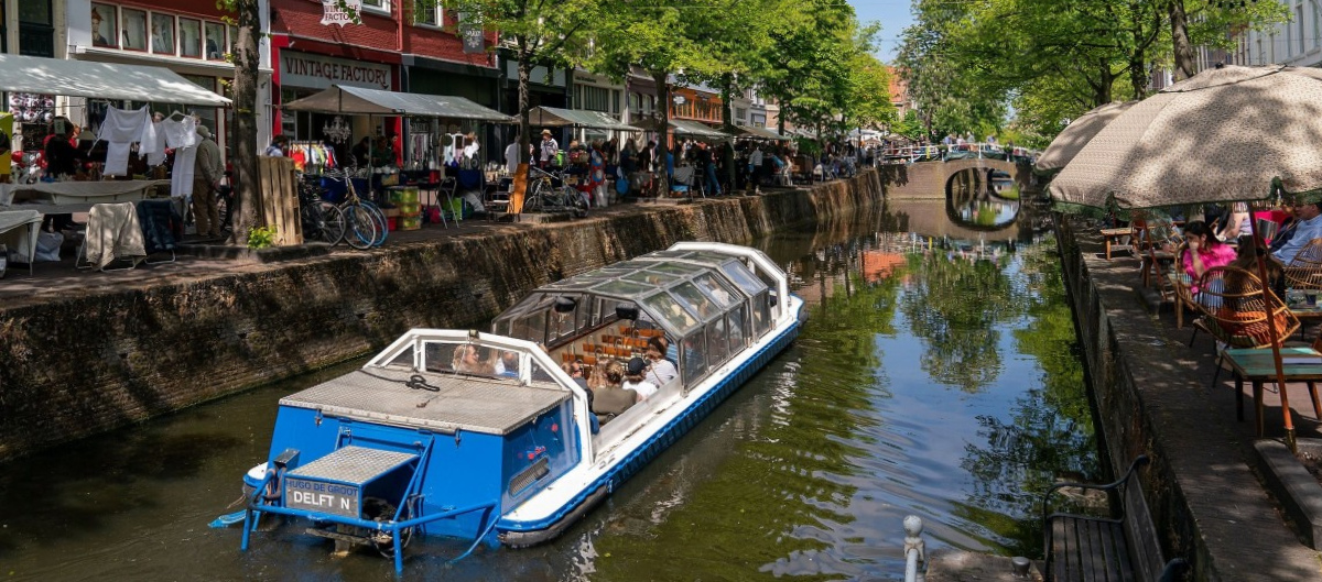 Canal cruise boat tour in Delft